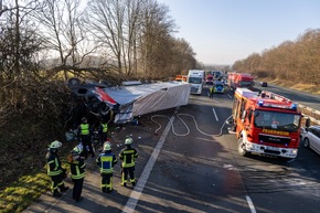 FW Porta Westfalica: 22.01.2026 - A2: Schwerer LKW-Unfall / 1 Verletzter