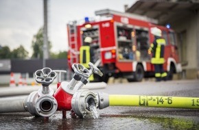 Polizei Mettmann: POL-ME: Mülleimer auf Schulhof in Brand geraten - Haan - 2203131