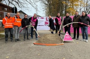 Deutsche Telekom AG: Spatenstich: Telekom startet Glasfaserausbau in Traunstein