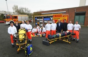 Feuerwehr Bremerhaven: FW Bremerhaven: Erster dreijähriger Notfallsanitäterlehrgang erfolgreich durchgeführt