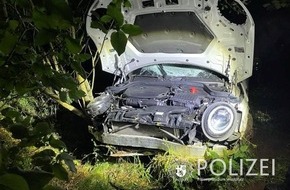 Polizeipräsidium Westpfalz: POL-PPWP: Fahrzeug schießt über Kreisel hinaus