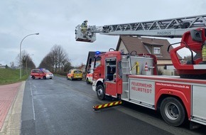 Feuerwehr Helmstedt: FW Helmstedt: Patiententransport über Drehleiter