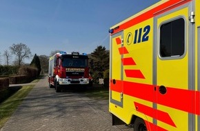 Freiwillige Feuerwehr Aurich: FW-AUR: Zugangsschaffung und Tragehilfe geleistet