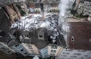 Feuerwehr Bochum: FW-BO: Dachstuhlbrand in der Innenstadt - 1. Folgemeldung