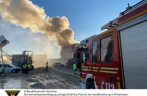 Feuerwehr München: FW-M: Containerbrand auf Baustelle (Freimann)