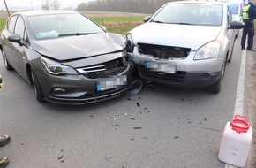 Kreispolizeibehörde Höxter: POL-HX: Eine verletzte Person nach einem Verkehrsunfall. Polizei sucht Fahrzeugführer