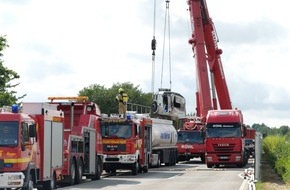 Kreisfeuerwehrverband Dithmarschen: FW-HEI: A23: Gefahrguttransporter stürzt Autobahnböschung hinab und überschlägt sich - Feuerwehren über 17 Stunden im Einsatz -
Abschlussbericht