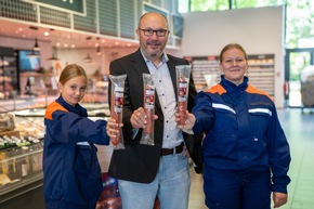 FW-LFVSH: Die Feuerwehr-Salami ist zurück: EDEKA Nordwest unterstützt den Feuerwehrnachwuchs