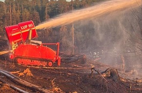 Feuerwehren im Kreis Soest: FW Kreis Soest: Waldbrand am M&ouml;hnesee - Lage auch nach Tag drei stabil