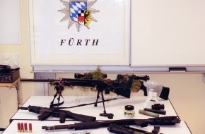 Polizeipräsidium Mittelfranken: POL-MFR: (1006)  16-Jähriger hortete Waffen