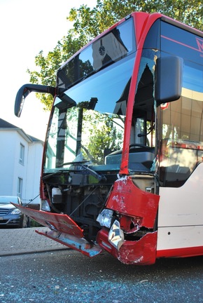 FW-MK: Verkehrsunfall auf dem Kurt-Schumacher-Ring