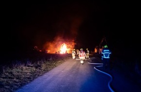 Freiwillige Feuerwehr Wachtberg: FW Wachtberg: Brennender Radlader bei Wachtberg-Gimmersdorf