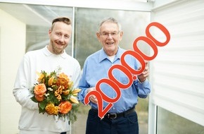 Johanniter Unfall Hilfe e.V.: Johanniter begrüßen 200.000sten Hausnotrufkunden