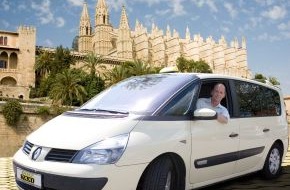 Kabel Eins: "Nicht mal im Urlaub ist man vor dir sicher!" - Thomas Hackenberg steuert die mobile Rate-Show auf die Ferieninsel: "Quiz Taxi Mallorca" ab 10. September 2007 bei kabel eins