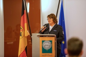 HZA-BS: Feierliche Vereidigung der Berufseinsteiger beim Hauptzollamt Braunschweig / Jetzt Karriere beim Zoll starten