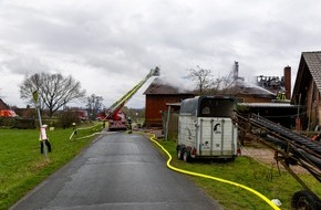 Feuerwehr Porta Westfalica: FW Porta Westfalica: 25.03.2026 - Dachstuhlbrand in Eisbergen / B&auml;ckerei betroffen