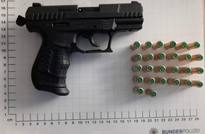 Bundespolizeidirektion Sankt Augustin: BPOL NRW: Bundespolizisten stellen Waffe und Munition bei 17-Jährigen sicher