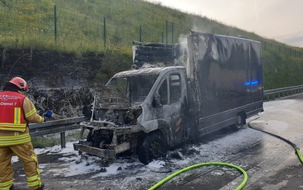 Feuerwehr Ratingen: FW Ratingen: Fahrzeugbrand - starke Rauchentwicklung auf der Autobahn