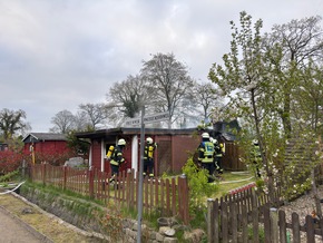 FW-AUR: Parzelle in Flammen