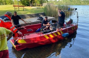 Feuerwehr Bremerhaven: FW Bremerhaven: Tauchunfall im Kreidesee Hemmoor, Taucher der Feuerwehr Bremerhaven zur richtigen Zeit am richtigen Ort