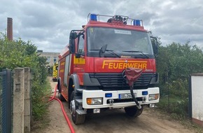 Feuerwehr Dresden: FW Dresden: Brand einer Gartenlaube
