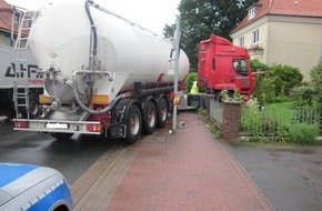 Polizeiinspektion Nienburg / Schaumburg: POL-NI: Steht ein Sattelzug im Vorgarten