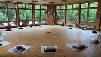 Bildungsurlaub neu denken: Mit Meditation und Achtsamkeit Stresskompetenz für den Berufsalltag stärken