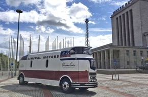 Messe Berlin GmbH: Futurliner auf der MOTORWORLD Classics Berlin - ChromeCars präsentiert einzigartigen futuristischen Bus