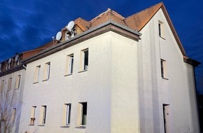 Landespolizeiinspektion Nordhausen: LPI-NDH: Feuer in leerstehendem Mehrfamilienhaus gelegt