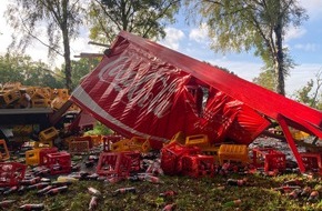 Polizeiinspektion Stade: POL-STD: 1. Nissan SUV in Buxtehude entwendet, 2. LKW prallt gegen Baum und verliert dabei große Menge an Getränken