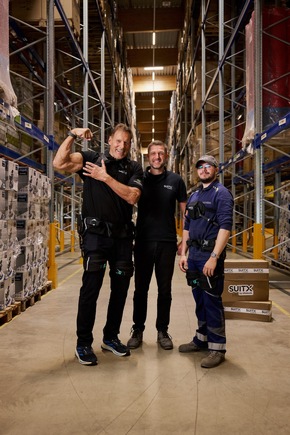 Ralf Moeller testet neues Exoskelett bei DACHSER