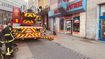 Feuerwehr Dortmund: FW-DO: 03.03.2022 - FEUER IN DER INNENSTADT Ladenlokal in Fußgängerzone schwer beschädigt