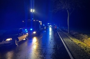 Freiwillige Feuerwehr Borgentreich: FW Borgentreich: Verkehrsunfall zwischen Bühne und Haarbrück. Der Fahrer (18 Jahre) kam dabei ums Leben.