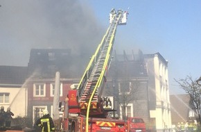 Feuerwehr Hattingen: FW-EN: Dachstuhlbrand im historischen Ortskern Hattingen-Blankenstein