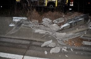 Polizeiinspektion Harburg: POL-WL: Lkw überfährt Mittelschutzwand