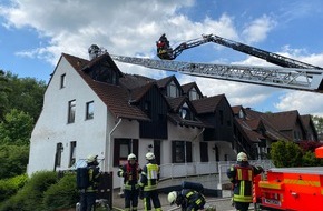 Feuerwehr Mülheim an der Ruhr: FW-MH: Dachstuhlbrand im Rumbachtal // Keine Verletzten