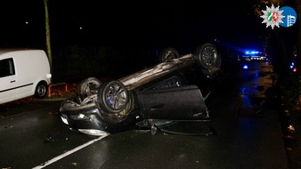 Polizeipräsidium Oberhausen: POL-OB: Unfallbeteiligter überschlägt sich und flüchtet vom Unfallort