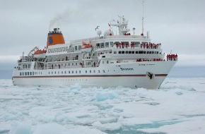 Hapag-Lloyd Cruises: Erfolgreiche Premiere: mit MS BREMEN durch die legendäre Nordwest- Passage