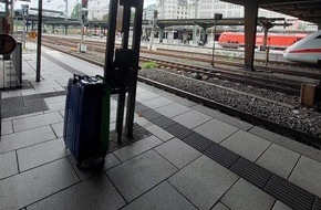 Bundespolizeiinspektion Hamburg: BPOL-HH: Hauptbahnhof: Abgestellter und an Pfeiler angeschlossener Koffer verursacht umfangreiche Ma&szlig;nahmen der Bundespolizei - Einsatz von Entsch&auml;rfern