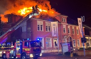 Feuerwehr Dresden: FW Dresden: Großbrand auf der Pirnaer Landstraße - Löscharbeiten dauern an