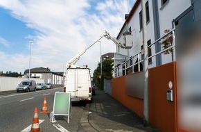 Polizeipräsidium Mittelhessen - Pressestelle Lahn - Dill: POL-LDK: Arbeitsbühne gefährdet / Auspuff lärmt - Verkehrsdienst stoppt gefährliche Arbeiten und überlauten BMW