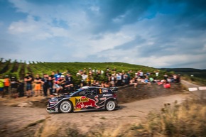 Ford Einsatzteam M-Sport nach schwierigem Verlauf der Deutschland-Rallye mit erfolgreicher Schadensbegrenzung (FOTO)