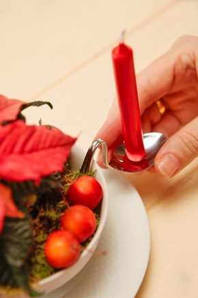 DIY-Tipp zum dritten Advent - Upcycling trifft Vintage: adventliche Tischdekoration mit Weihnachtssternen