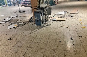 Polizei Mettmann: POL-ME: Erstmeldung: Geldautomat in Einkaufscenter gesprengt: Die Polizei ermittelt und bittet um sachdienliche Hinweise - Ratingen - 2212024