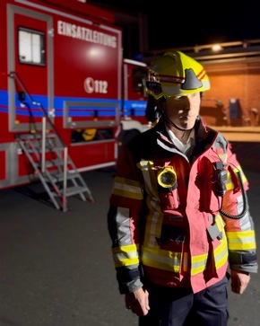 FW-EN: Abschlussmeldung - Brand im Industriebetrieb in Herdecke - Die Feuerwehren des Ennepe-Ruhr-Kreis sind mit 132 Einsatzkräften über 7 Stunde im Einsatz.
