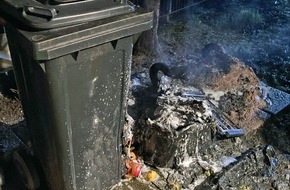 Polizei Mettmann: POL-ME: Mülltonnen in Brand gesetzt - die Polizei ermittelt - Ratingen - 2202059