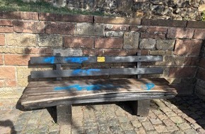 Polizeidirektion Landau: POL-PDLD: Farbschmiererei in Gleiszellen-Gleishorbach: Zierbrunnenanlage "Am Falltor" nahe der St. Dionysius Kapelle mit blauer Spr&uuml;hfarbe besch&auml;digt