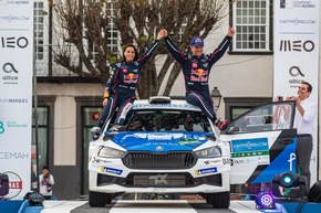Azoren-Rallye: Neunmaliger Weltmeister Sébastien Loeb siegt bei seiner Premiere im Škoda Fabia RS Rally2