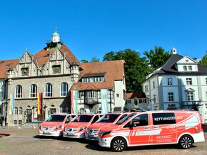 FW-GL: Feuerwehr Bergisch Gladbach stellt vier neue Notarzteinsatzfahrzeuge in Dienst - Moderne Technik für eine leistungsfähige Notfallversorgung
