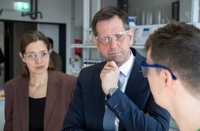 Universit&auml;t Osnabr&uuml;ck: Wie Sch&uuml;lerlabore die Begeisterung f&uuml;r Naturwissenschaften wecken: LeLa-Jahrestagung an der Uni Osnabr&uuml;ck